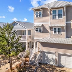 Casa De La Sea, Bright Coastal Retreat with Golf Cart, Bikes & Community Pool