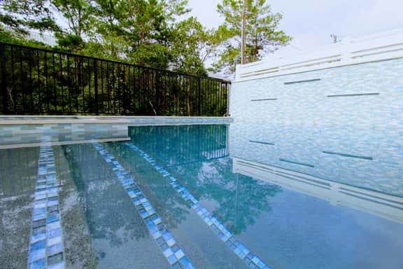 The Flying Pig Blue Mountain Beach Home w/ Private Heated Pool & Spa - Image 1