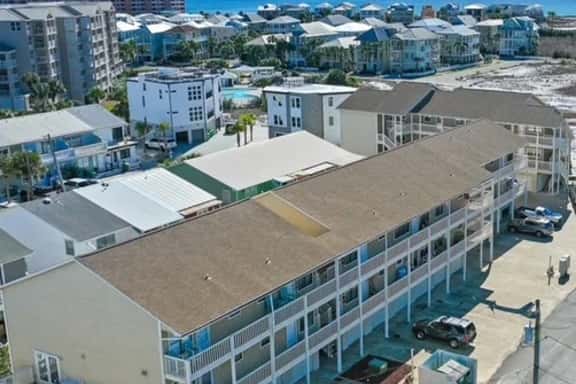 2 Bedroom Condo located in the desirable Holiday Isle! - Image 1