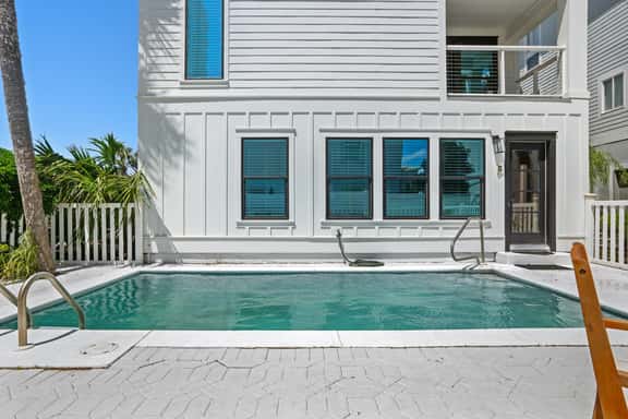 Beach Music Gorgeous 6 Bdrm, steps to beach, 6 seater golf cart - Image 1