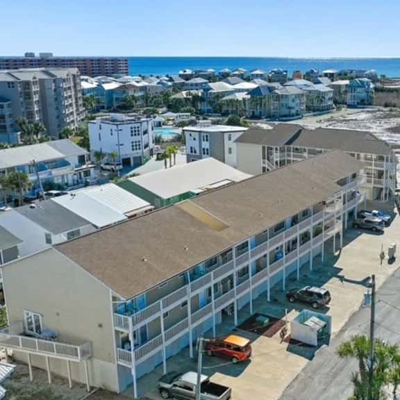2 Bedroom Condo located in the desirable Holiday Isle! - Image 1